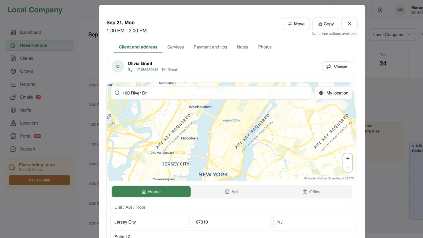 Manager reservation details with client contact, address map, and property type